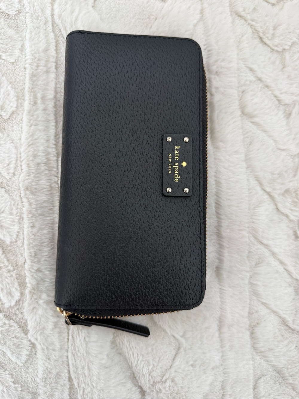 kate spade Black Pebbled Leather Zip Wallet with Gold Plaque
